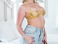 Vivianne De Silva, Sydney Paige - Mother Exchange