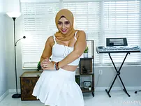 Bodacious Arab Mom Gets Pulverized Through The Hole In Her Underwear pics (Lilly Hall)