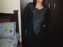 Supah-torrid Indian model in tight jeans posing seductively in super-sexy lace boulder-possessor