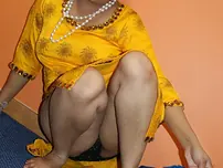 Indian solo gal Rupali Bhabhi discards traditional clothing to go naked bare