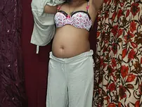 Indian very first-ever timer Rupali Bhabhi takes hold of her nude donk after getting bare