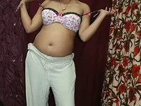 Indian very first-ever timer Rupali Bhabhi takes hold of her nude donk after getting bare