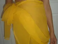 Lush Indian nymph lets out her sleekly-shaved vag and bum from a wrap