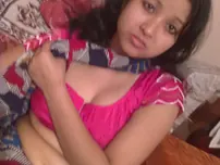 Luxurious Indian wife Padma unveils naturals orbs and armpits on sofa