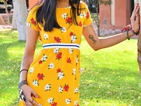 Babe Viva demonstrates her scorching coochie in public while posing in her summer dress