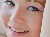 Light-haired hotty Rachel uncovers her immense hypnotizing bumpers and plays with a plaything