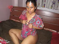 Indian woman flaunts her immense caboose before flashing her bare vulva