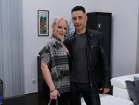 Towheaded milf runs in rivulets jizz from her cooch after romp with her plaything man