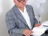 Youthfull dark-haired catches her senior professor's jizm in hatch to pass his class