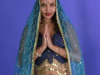 Indian sweetie Vishna heads barefooted while modelling voluptuous undergarments