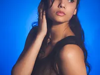 Indian gal models non bare in a observe through top and cut-offs