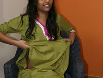 Indian divya glides off her shalwar suit to stance bare for the very first time