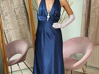 Gleaming Curvy Glam Tania Aresti