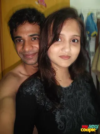 Supah-torrid Indian model in tight jeans posing seductively in super-sexy lace boulder-possessor