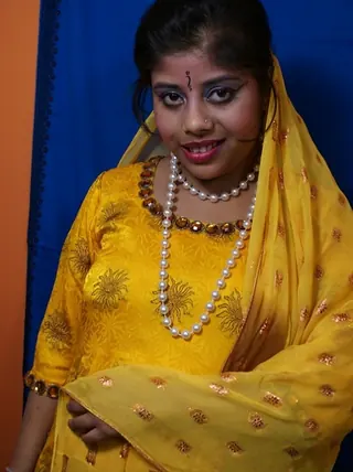 Indian solo gal Rupali Bhabhi discards traditional clothing to go naked bare