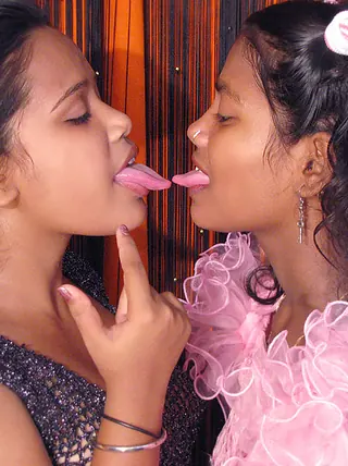 Indian lezzies tongue smooch before munching and playing muffs