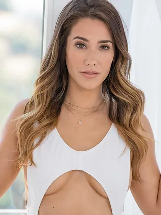 Eva gets wild with her tushy in hot action!