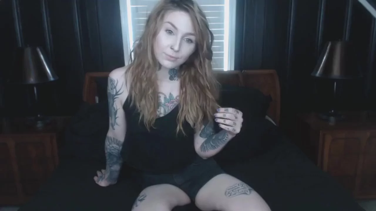 Tattoed cute teen solo striptease shows - VideoXXX.sex