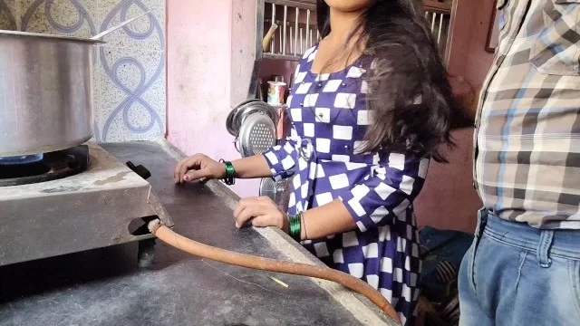 Lekar Sex - Desi bhabhi ko devar ne kitchen me lekar choda - VideoXXX.sex