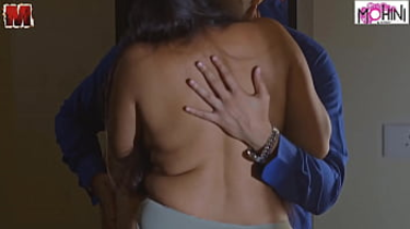 Stepmom Mohinibob gets her enormous culo pierced by her medic while her stepson and husband are out