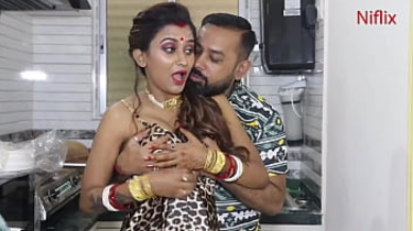 Voluptuous Indian housewife Antim and her spouse pamper in molten kitchen hookup