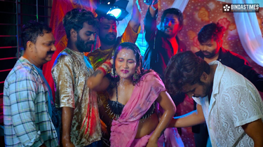 Desi Bihari Aunty StarSudipa heads kinky with nude dance, gang-bang, and popshots in Live All Men