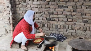 Desi MUMMY Khane Banay K Baad Phudi Marwa Li Spouse gets her honeypot slurped by her super-naughty step-step-brother