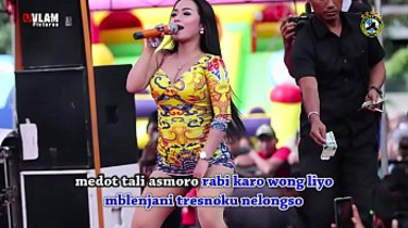 Indonesian Softcore Dance: 2 Pretty Singer Super-naughty Dances onstage with a Plenty of of Boyfriends