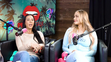 Rachel Starr and Mia Malkova's cushion-converse session in HD