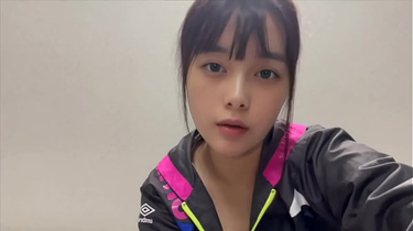 Momoka's mind heads downright blank as she massages her taut Japanese cooch