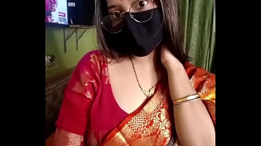 Desi Indian girl gets her clear Hindi audio viral