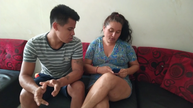 Hot MILF lends me money for some steamy tongue play with her juicy cunny