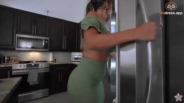 My curvy MILF stepmom lets me take a meaty facial in front of her webcam - Lexis Starlet