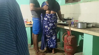 Desi Aunty with cock-squeezing vulva bangs stiff while cooking in kitchen
