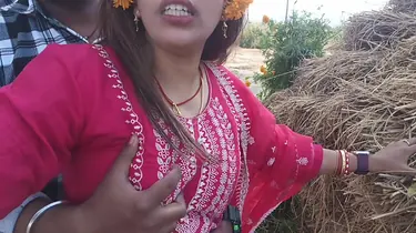 Desi Aunty's big tits & pussy get fingered in hot HD outdoor action