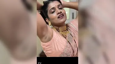 Indian housewife Gal flaunts her cock-squeezing underarms in saree