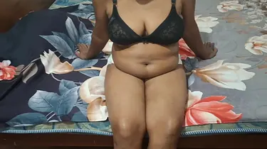 Desilovelady's hot stepmom is a hot MILF in ASMR Hindi action